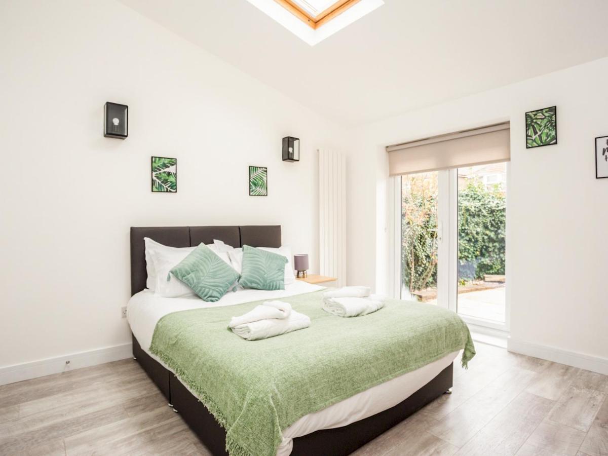 윈저 Fabulous 6 Sleeper! Great Location! 빌라 외부 사진